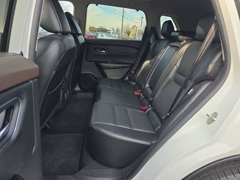 Used 2021 Nissan Rogue SV w/ Premium Package image 15