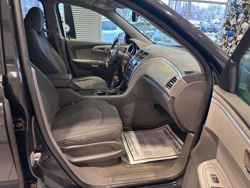 Used 2011 Chevrolet Traverse LT w/ Personal Connectivity Package image 16