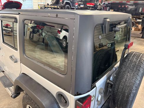 Used 2012 Jeep Wrangler Unlimited Sport AWD/4WD image 29