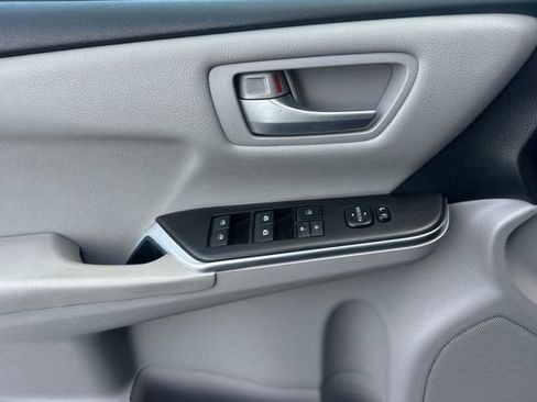 Certified 2017 Toyota Camry SE FWD image 14