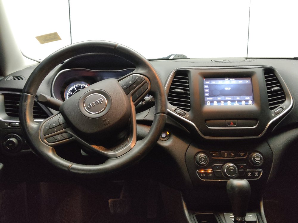 Used 2019 Jeep Cherokee Latitude Plus FWD image 22