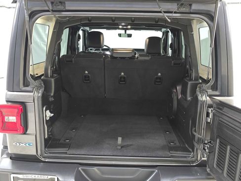 Used 2022 Jeep Wrangler Unlimited Sahara AWD/4WD image 15