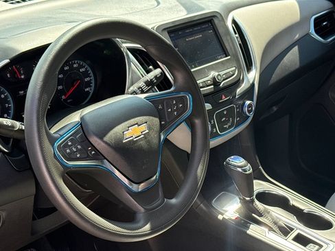 Used 2021 Chevrolet Equinox LS FWD image 17