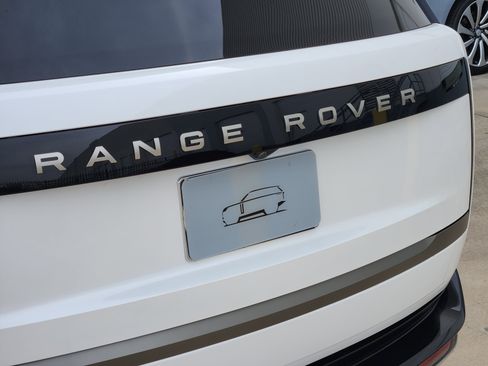 New 2025 Land Rover Range Rover SE image 11