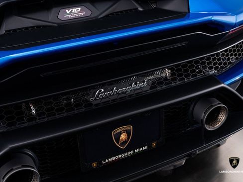 Used 2024 Lamborghini Huracan Sterrato image 18