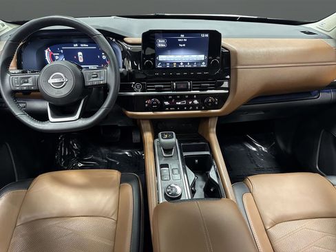 Used 2024 Nissan Pathfinder Platinum w/ Cargo Package image 5