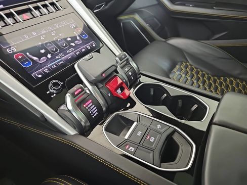 Used 2020 Lamborghini Urus AWD/4WD image 22