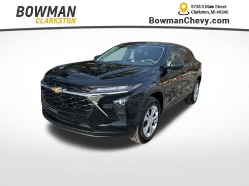 Used 2024 Chevrolet Trax LS w/ Driver Confidence Package image 1