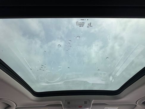 Used 2024 Volkswagen Tiguan Wolfsburg Edition image 21