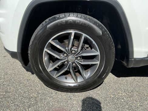 Used 2017 Jeep Grand Cherokee Limited AWD/4WD image 13