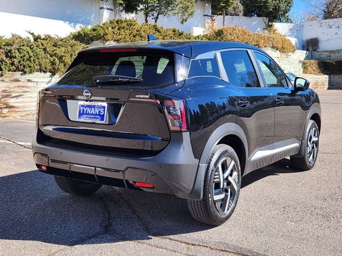 Used 2025 Nissan Kicks SV image 3