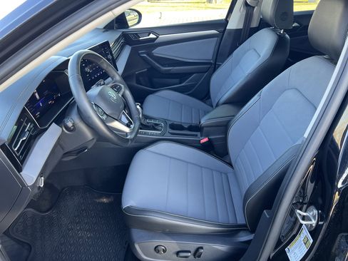 Certified 2025 Volkswagen Jetta SE image 14