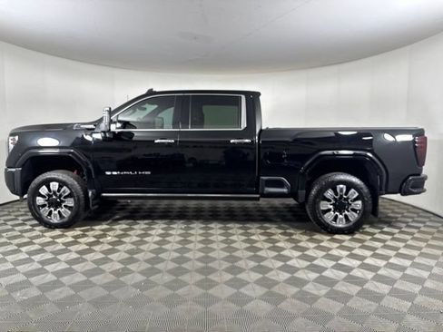 Used 2025 GMC Sierra 3500 Denali Ultimate AWD/4WD image 7