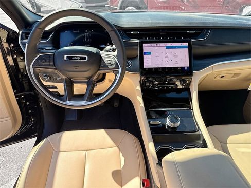 New 2024 Jeep Grand Cherokee Limited image 24