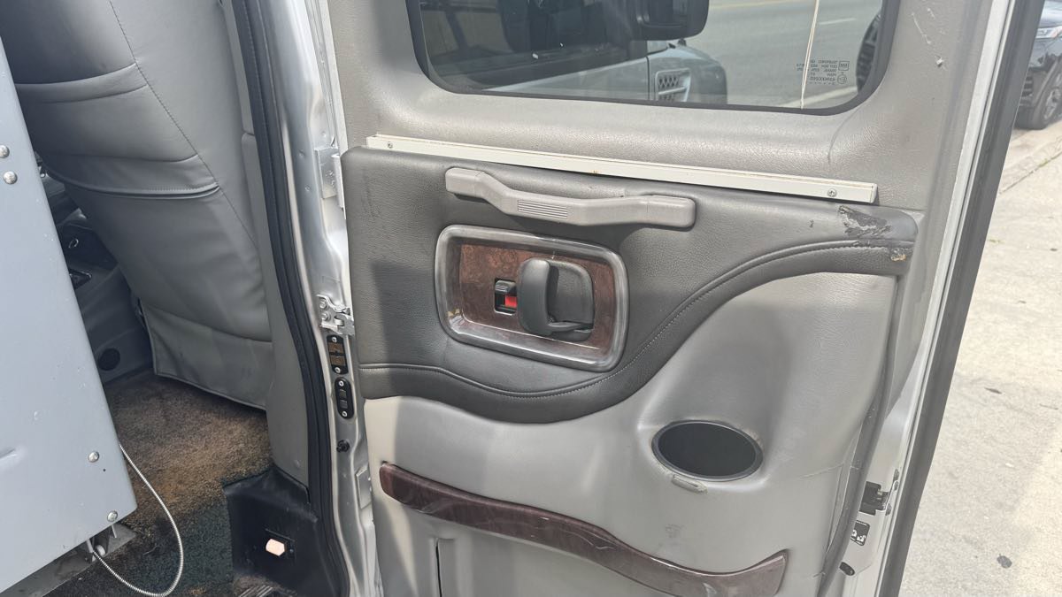Used 2014 GMC Savana 1500 RWD image 21
