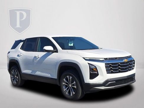 New 2026 Chevrolet Equinox LT image 2