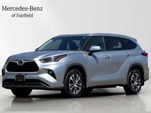 Used 2023 Toyota Highlander XLE AWD/4WD image 1