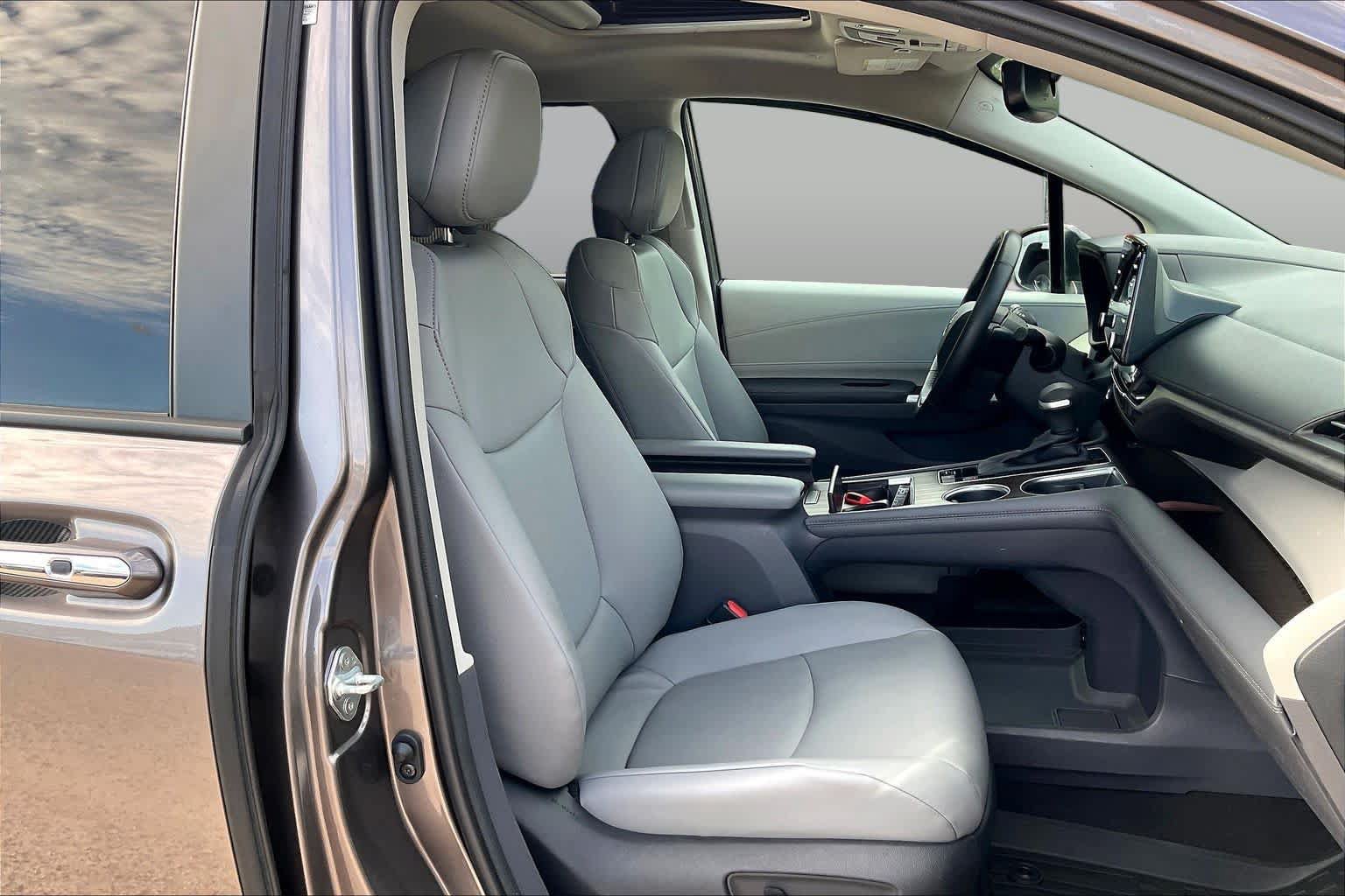 Used 2022 Toyota Sienna XLE FWD image 9