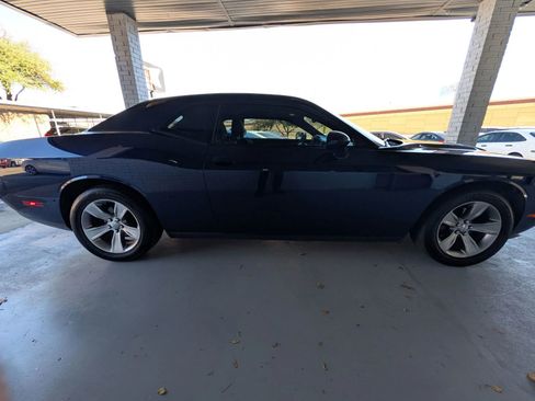 Used 2015 Dodge Challenger SXT w/ Driver Convenience Group image 6