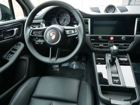Used 2025 Porsche Macan image 13