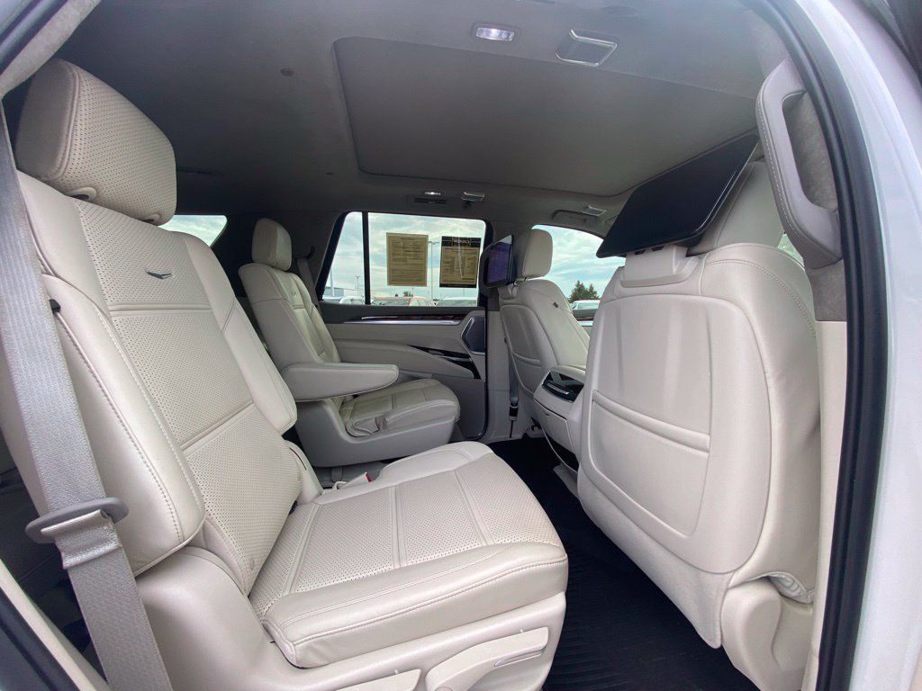 Used 2025 Cadillac Escalade Sport Platinum w/ LPO, ONYX Package AWD/4WD image 33