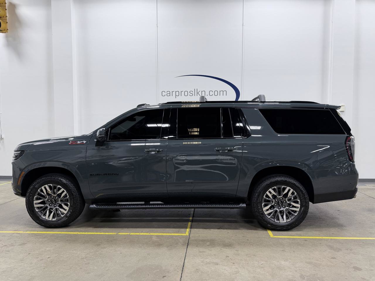Used 2025 Chevrolet Suburban Z71 w/ Comfort Package AWD/4WD image 4