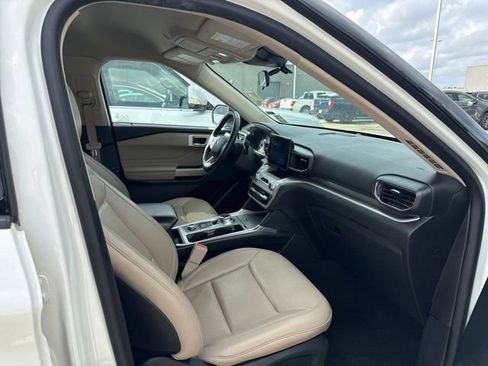 Used 2020 Ford Explorer XLT w/ Equipment Group 202A image 8