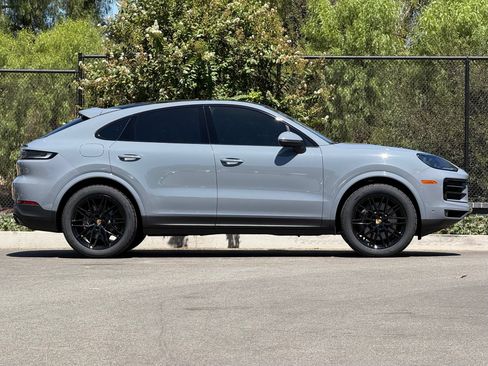 Certified 2024 Porsche Cayenne Coupe AWD/4WD image 8