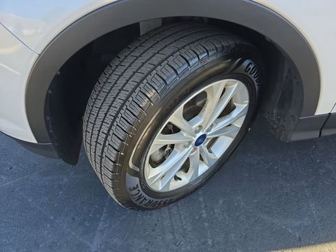 Used 2018 Ford Escape SEL image 32