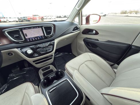 Used 2019 Chrysler Pacifica Limited w/ Advanced Safetytec Group image 34