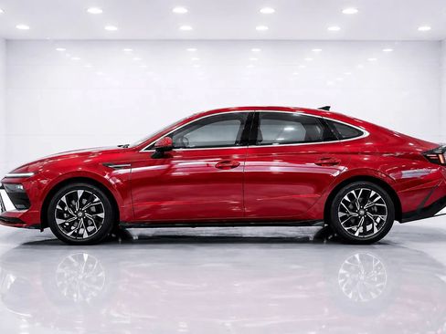 Used 2025 Hyundai Sonata SEL FWD image 2