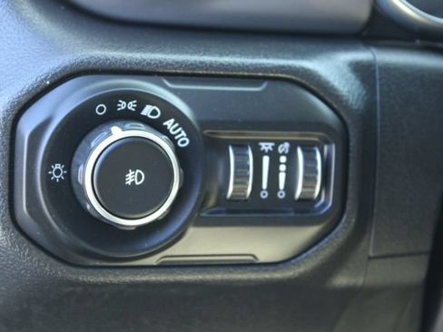 Used 2022 Jeep Wrangler Unlimited Sport AWD/4WD image 13
