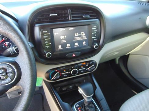 Used 2021 Kia Soul LX FWD image 12