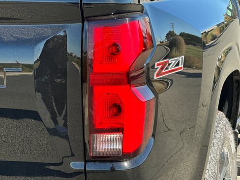 New 2025 Chevrolet Colorado Z71 w/ Midnight Edition image 33