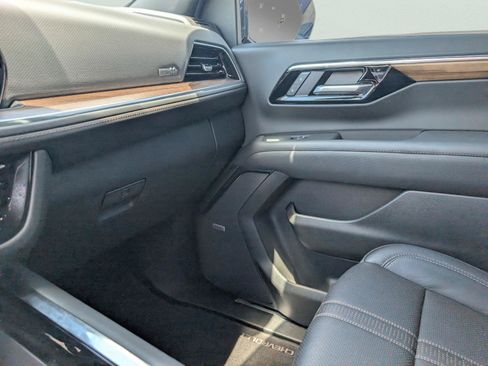 Used 2025 Chevrolet Tahoe High Country AWD/4WD image 30