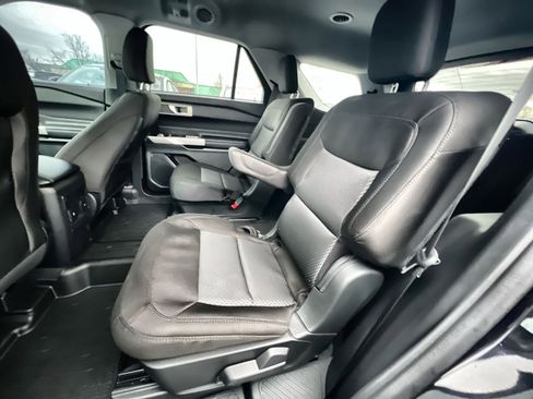Used 2023 Ford Explorer XLT image 23