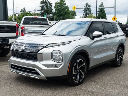 Used 2022 Mitsubishi Outlander SE FWD image 3