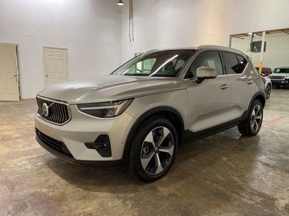 Used 2025 Volvo XC40 B5 Plus