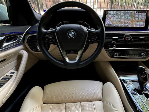 Used 2023 BMW 530i w/ Convenience Package image 5