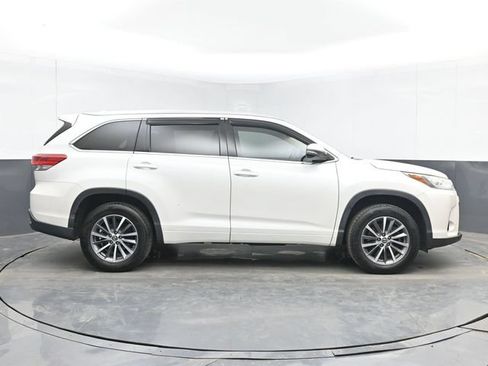 Used 2018 Toyota Highlander XLE FWD image 11