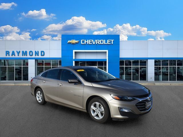 Used 2025 Chevrolet Malibu LS FWD image 1