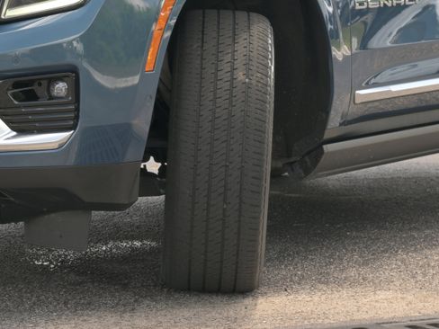Used 2025 GMC Yukon Denali w/ Sun & Power Step Package RWD image 39