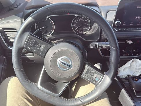 Used 2021 Nissan Rogue SV w/ Premium Package FWD image 4