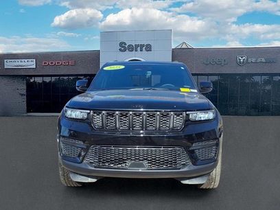 Used 2025 Jeep Grand Cherokee Altitude