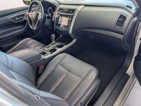 Used 2014 Nissan Altima 2.5 SL w/ Technology Package FWD image 16