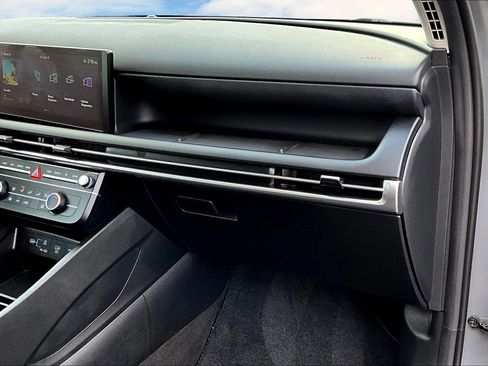 Used 2025 Hyundai Tucson SE image 18