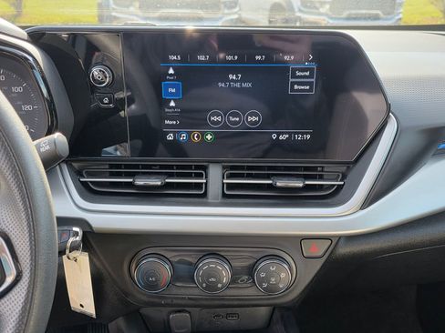 Used 2025 Chevrolet Trax LS image 18