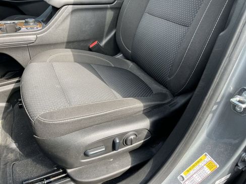 Certified 2023 GMC Acadia SLE w/ Driver Convenience Package image 18