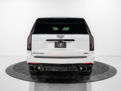 Used 2025 Cadillac Escalade V w/ LPO, ONYX Package AWD/4WD image 7
