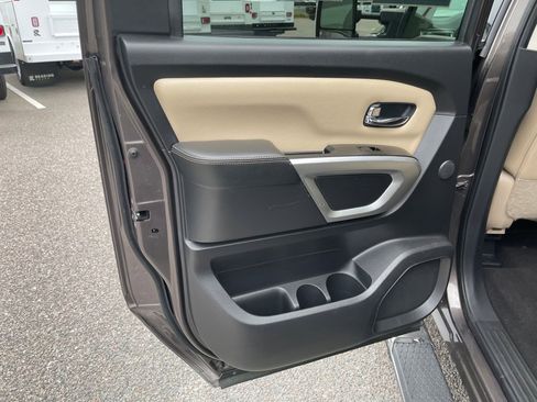 Used 2016 Nissan Titan SL image 20